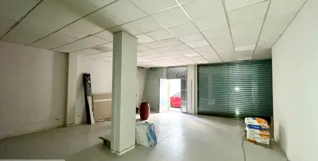 Local comercial de lloguer a Eixample Sud – Migdia