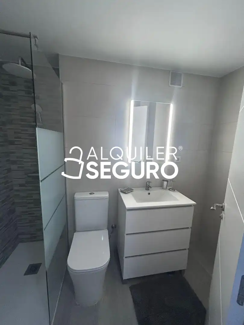 Badezimmer von Wohnung zur Miete in Toledo mit Klimaanlage, Heizung und Terrasse