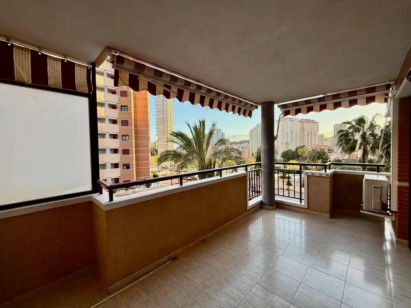 Vista exterior de Apartament en venda en Benidorm amb Aire condicionat, Calefacció i Jardí privat