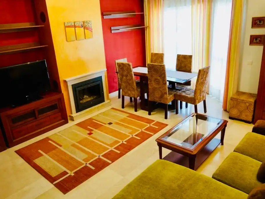 Sala d'estar de Casa o xalet de lloguer en Mairena del Aljarafe amb Aire condicionat, Jardí privat i Piscina