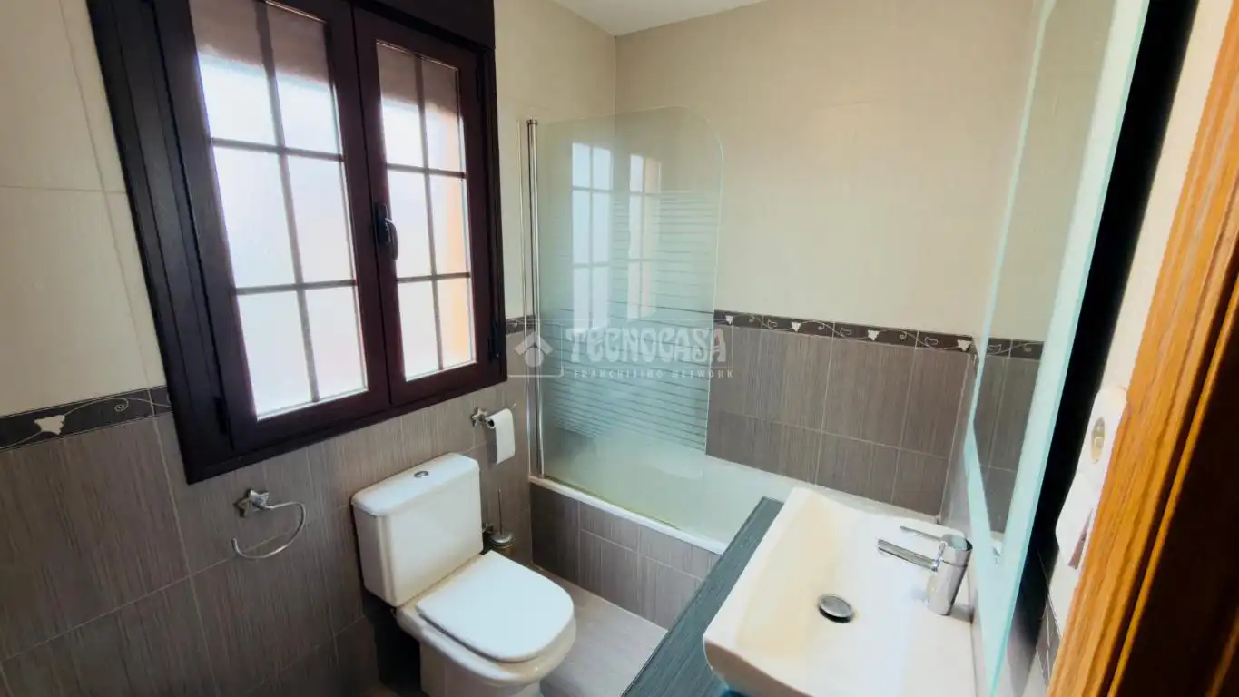 Bathroom of Detached homes for sale in Alameda de la Sagra