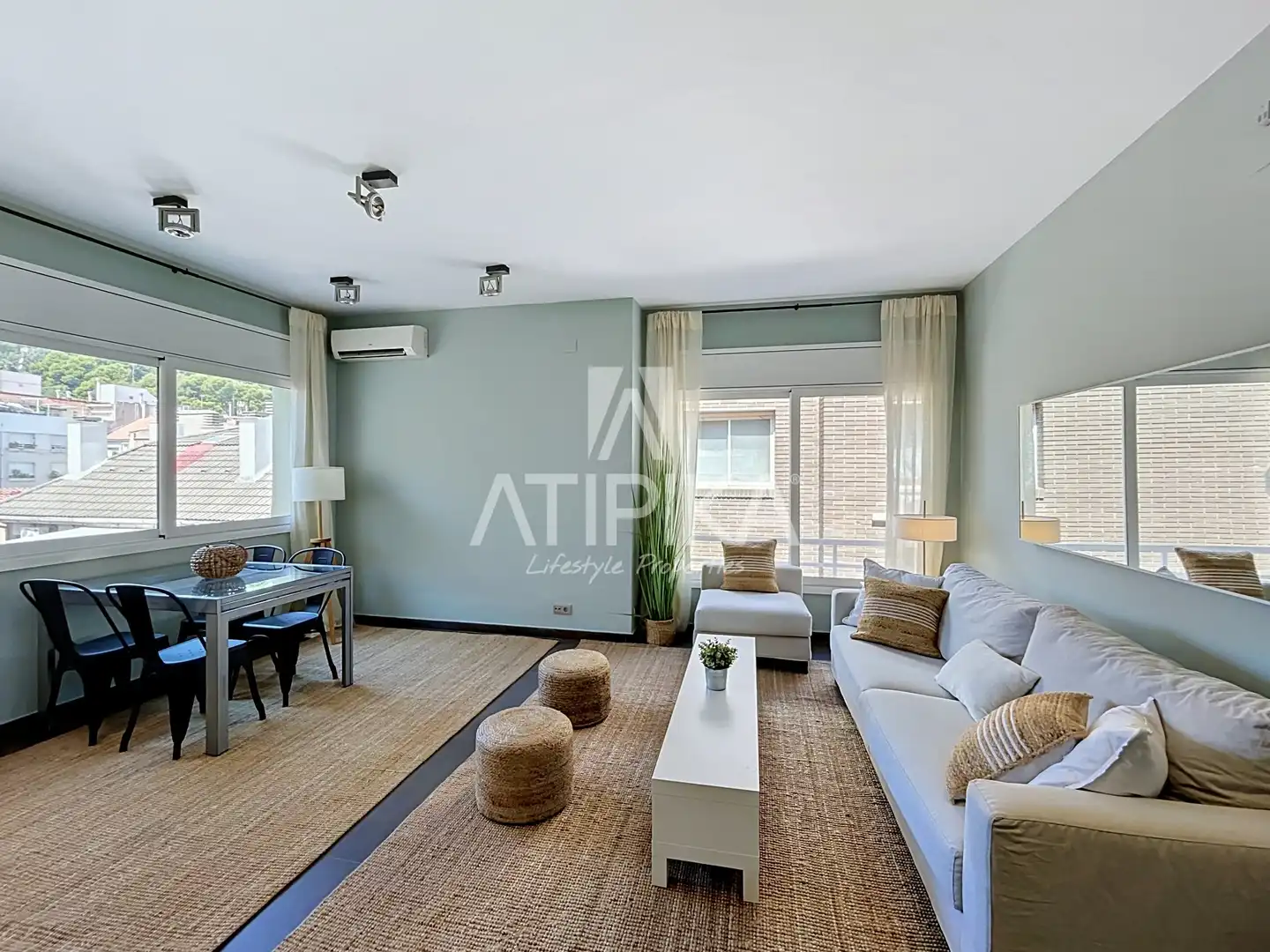 Wohnzimmer von Dachboden zur Miete in Barcelona mit Klimaanlage, Heizung und Terrasse