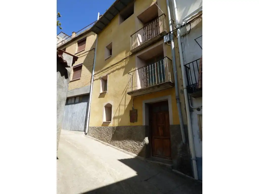 Houses for sale in Calle Iglesia Ag.Laguarres, 12, Capella