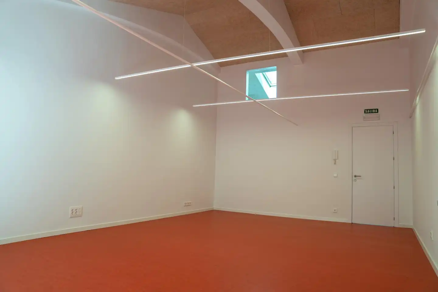 Office for rent in Larrabide, Milagrosa