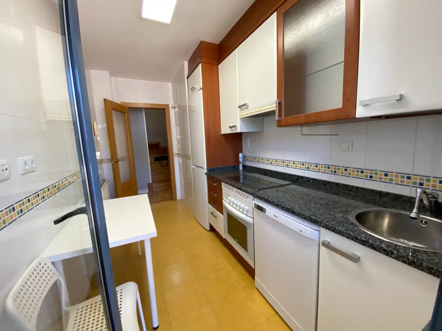 Cuina de Dúplex en venda en Oviedo  amb Calefacció i Terrassa