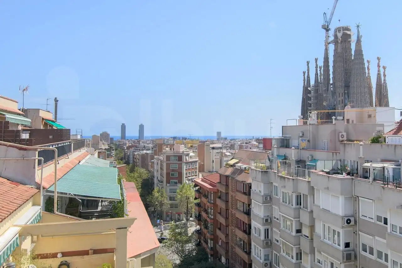 Außenansicht von Wohnung zum Verkauf in Barcelona mit Klimaanlage, Parkett und Möbliert