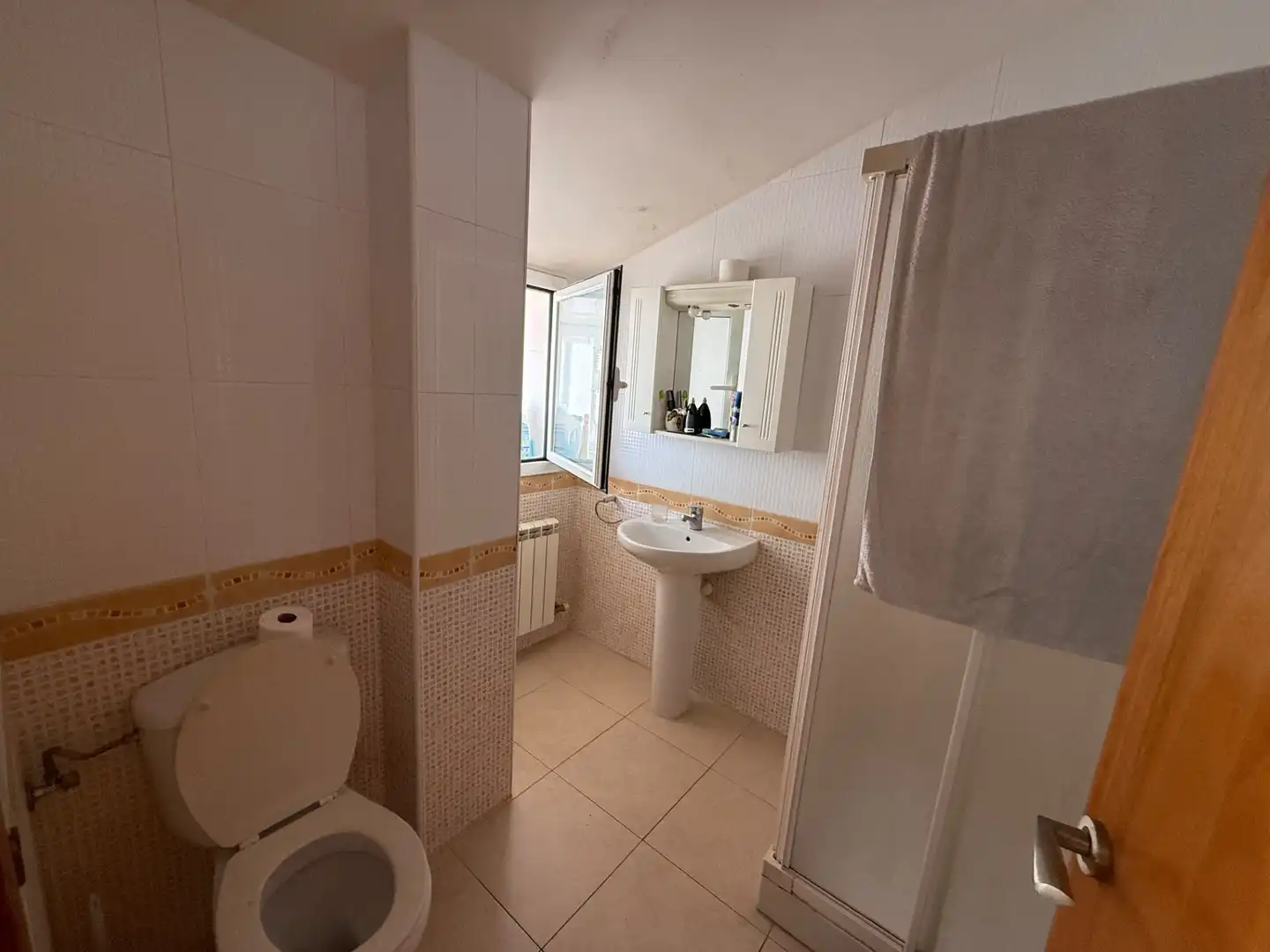 Baño de Dúplex en venta en Pineda de Mar con Calefacción, Terraza y Horno