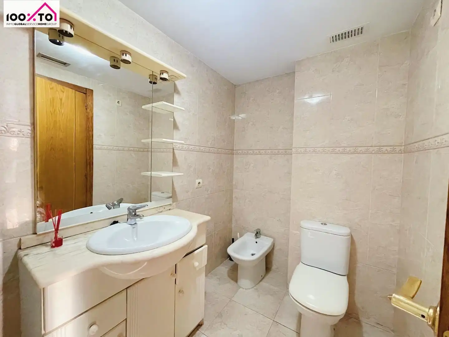 Baño de Piso en venta en Paterna con Trastero y Balcón