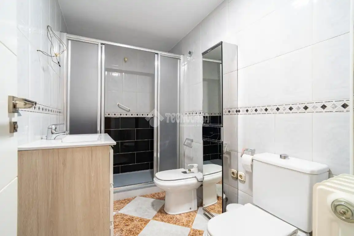 Badezimmer von Wohnung zum Verkauf in Granada