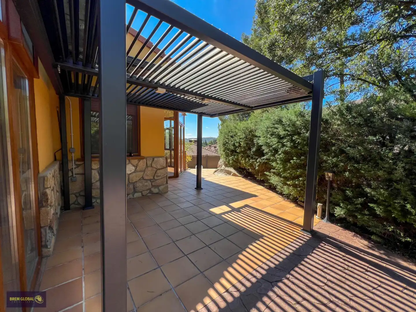 Terrassa de Casa o xalet en venda en El Berrueco amb Calefacció, Jardí privat i Alarma