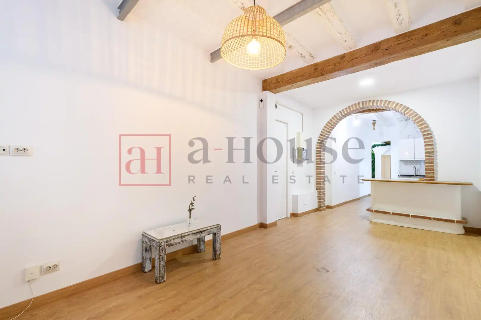Planta baja en venta en Barcelona con Parquet y Alarma