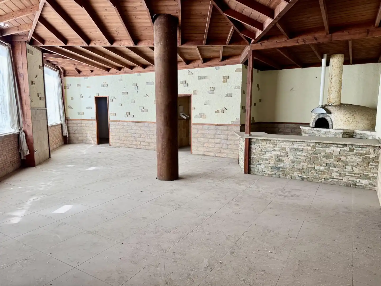 Local comercial de lloguer a Avenida DUQUE DE TAMAMES, imagen 3