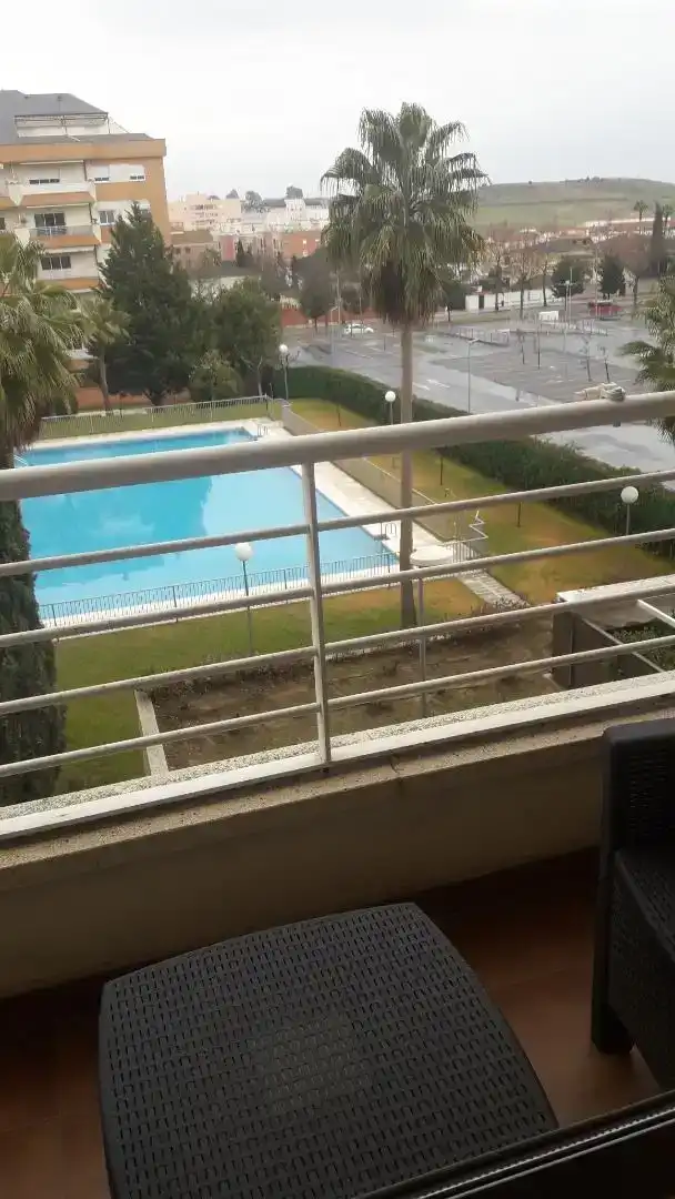 Piscina de Pis en venda en Badajoz amb Aire condicionat, Jardí privat i Parquet