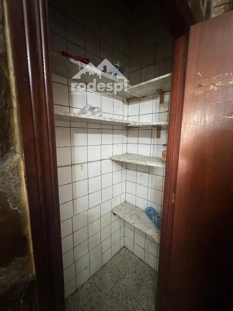 Cuina de Casa o xalet en venda en Ponteareas amb Calefacció, Traster i Piscina