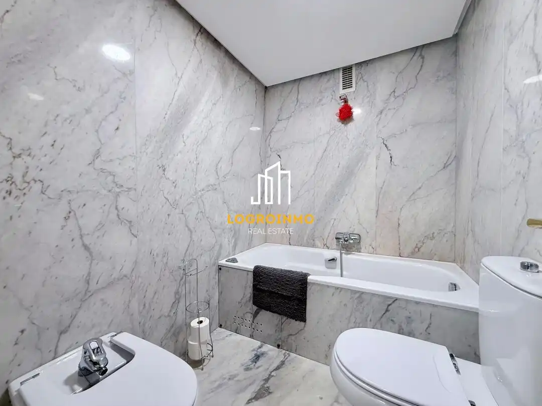 Badezimmer von Wohnung zur Miete in  Logroño mit Klimaanlage, Heizung und Abstellraum
