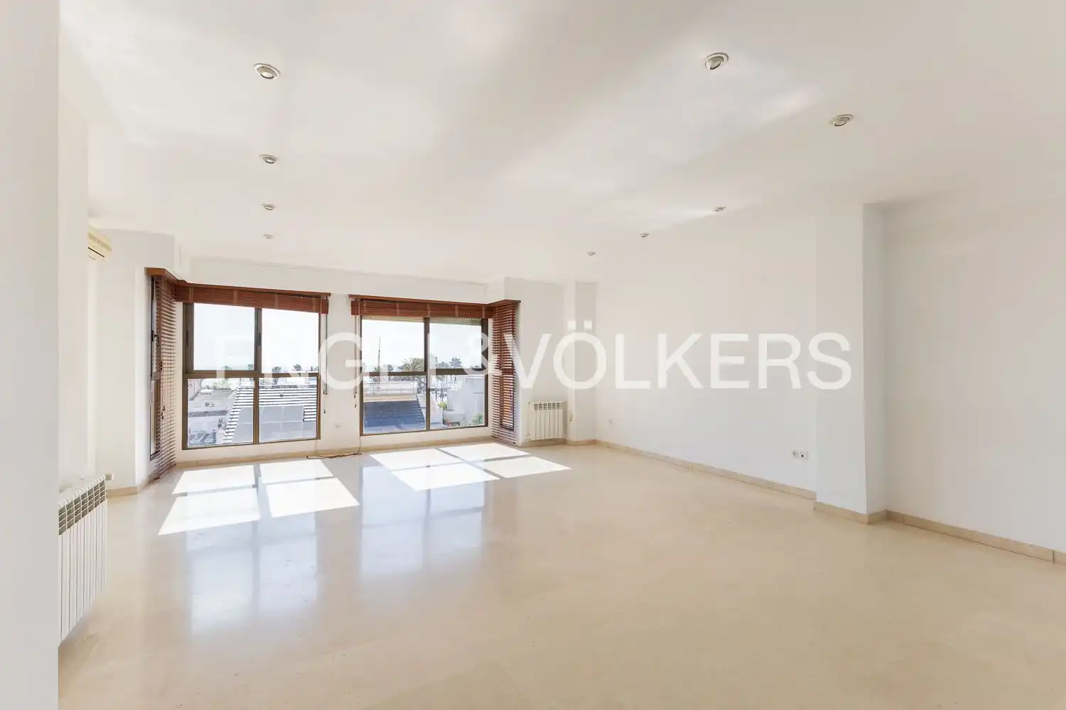 Sala de estar de Piso de alquiler en Valencia con Aire acondicionado, Calefacción y Trastero