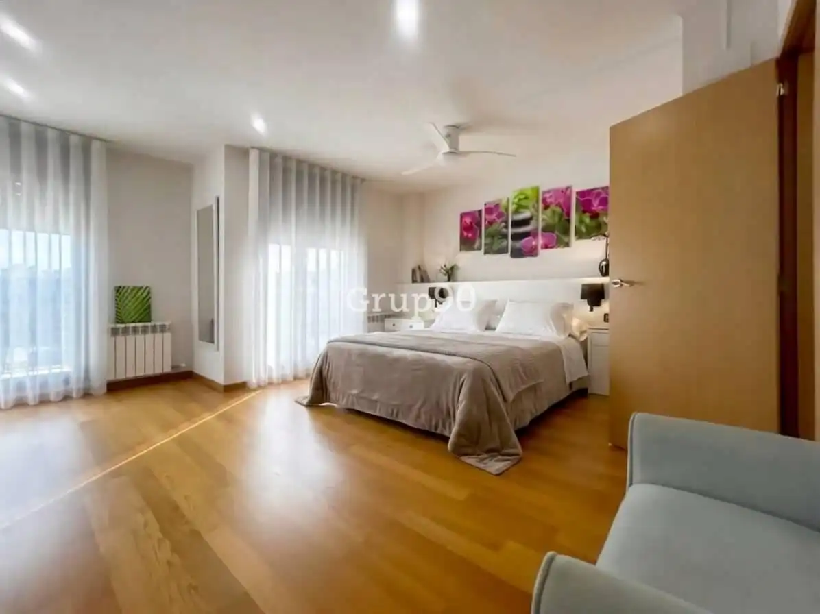 Habitación de Casa adosada en venta en Lleida con Aire acondicionado, Calefacción y Jardín privado