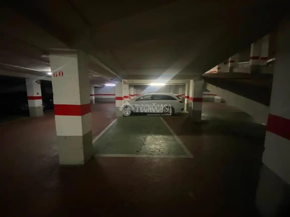 Parking de Piso en venta en Zaragoza con Calefacción, Terraza y Balcón