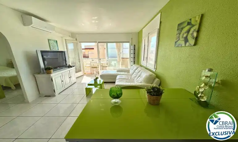 Sala d'estar de Apartament en venda en Roses amb Calefacció i Moblat