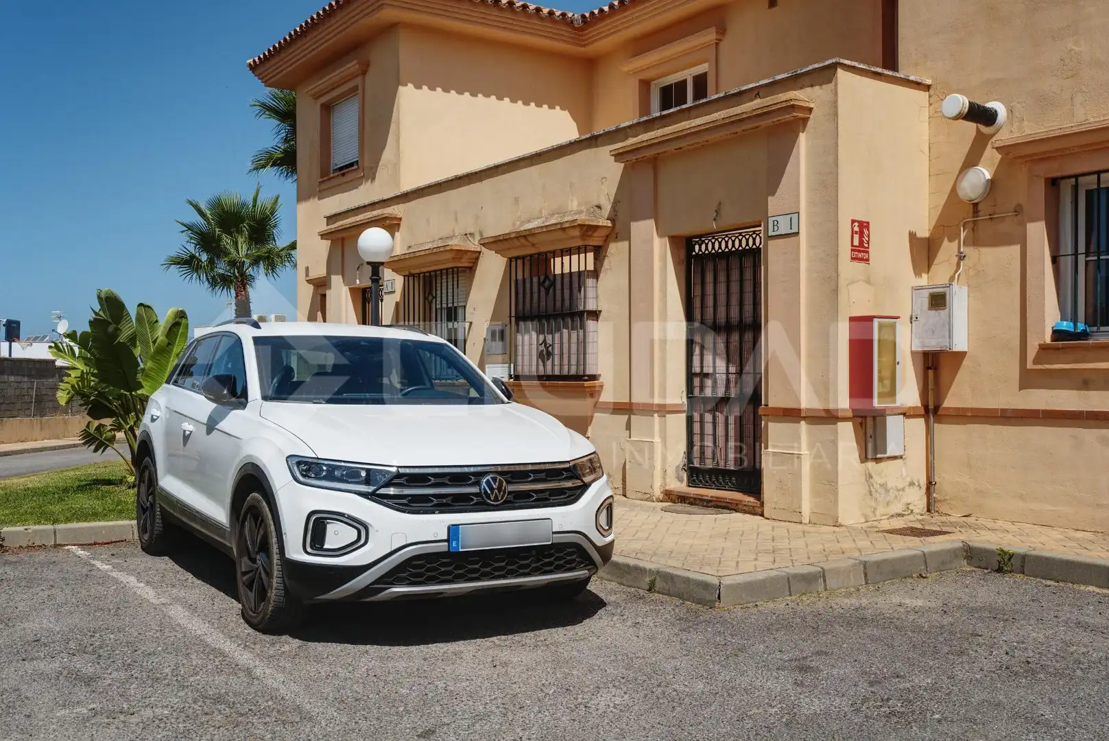 Vista exterior de Casa adosada en venta en Sanlúcar de Barrameda con Jardín privado, Terraza y Piscina comunitaria