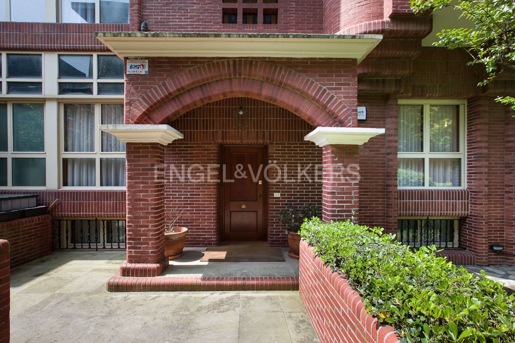 Vista exterior de Casa o xalet en venda en Getxo  amb Calefacció, Jardí privat i Parquet