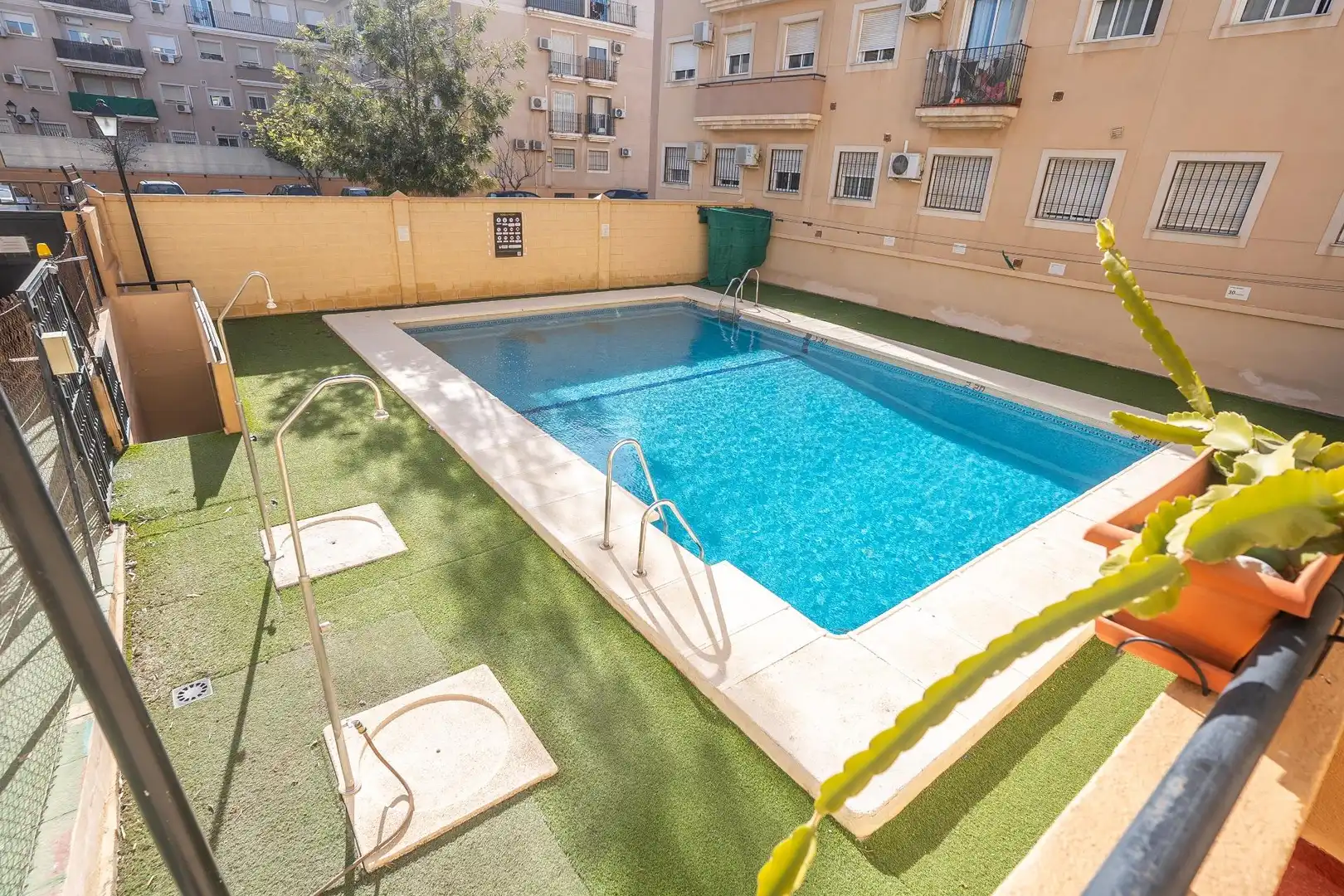 Piscina de Planta baixa en venda en Huércal de Almería amb Moblat i Piscina comunitària