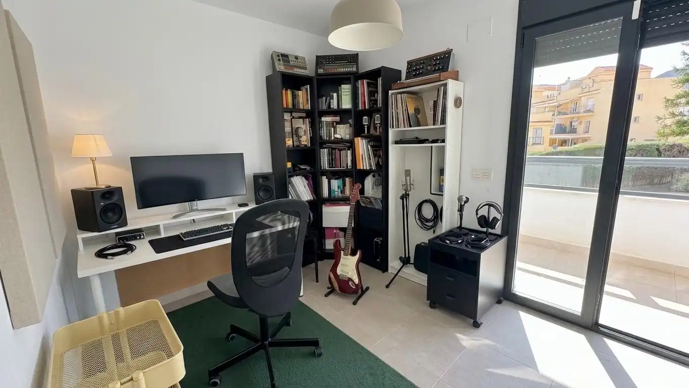Sala d'estar de Casa adosada en venda en Torremolinos amb Aire condicionat, Calefacció i Jardí privat