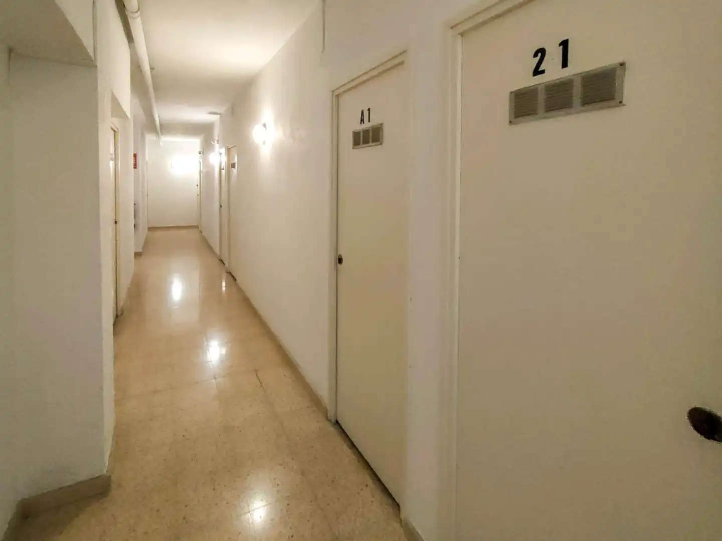 Wohnung zum Verkauf in Barcelona mit Klimaanlage, Heizung und Privatgarten