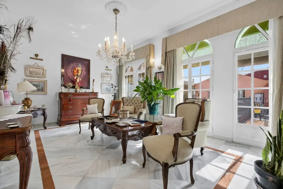 Wohnzimmer von Maisonette zum Verkauf in Bollullos de la Mitación mit Heizung, Privatgarten und Abstellraum