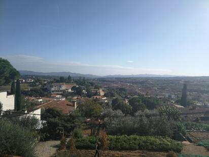 Vista exterior de Casa adosada en venda en Caldes de Montbui amb Terrassa