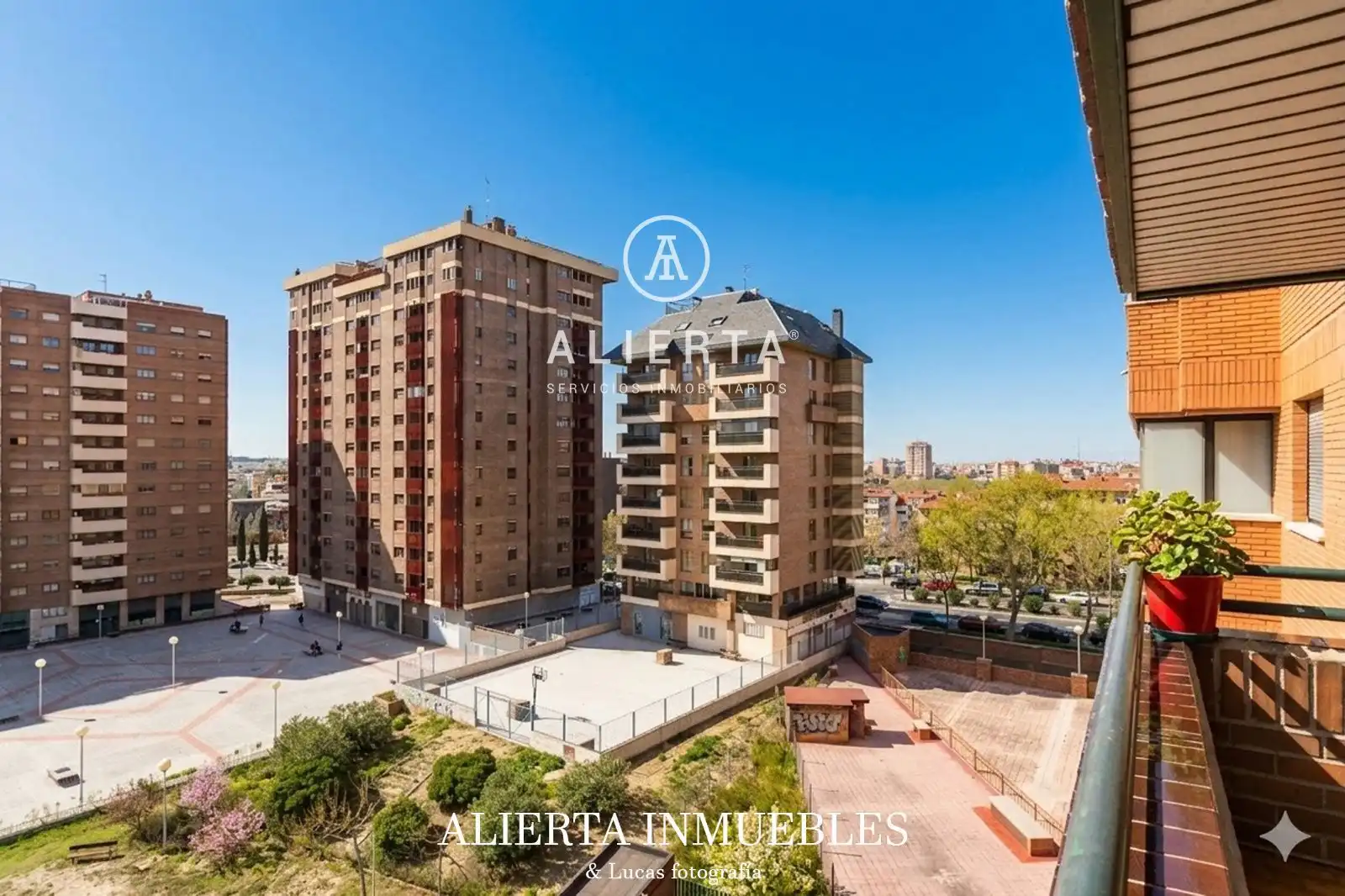 Vista exterior de Piso en venta en Zaragoza con Aire acondicionado, Calefacción y Terraza