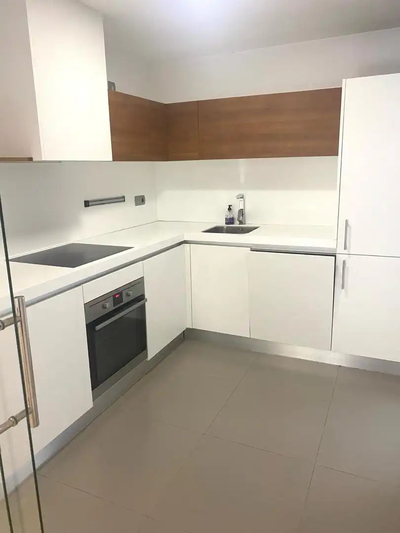 Cuina de Apartament de lloguer en Marbella amb Aire condicionat, Moblat i Internet