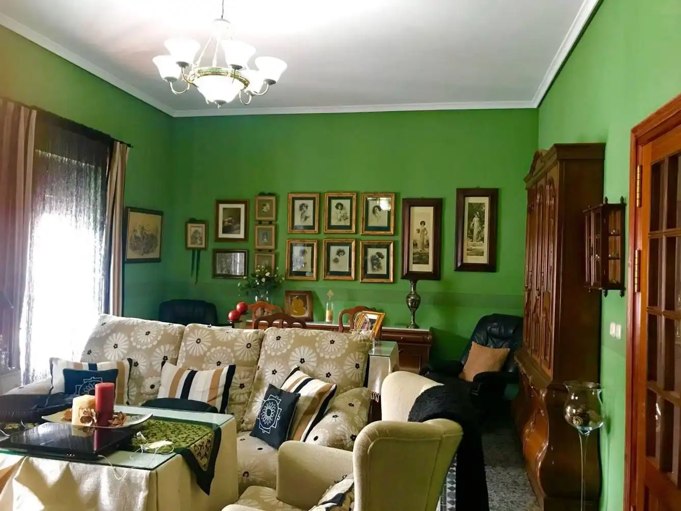 Living room of Flat for sale in Llerena  with Air Conditioner, Oven and Washing machine