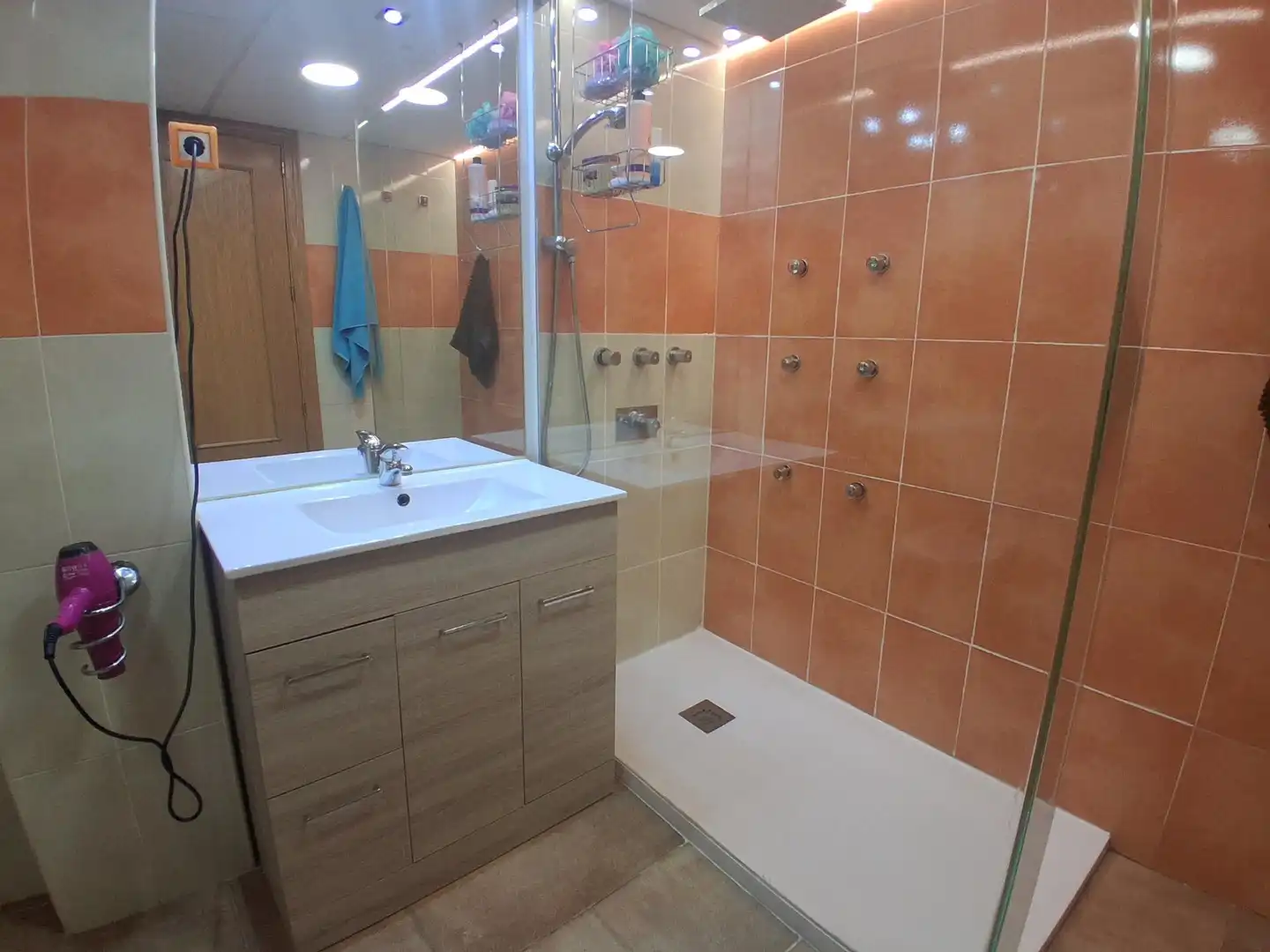 Baño de Piso en venta en Cedillo del Condado con Calefacción y Trastero
