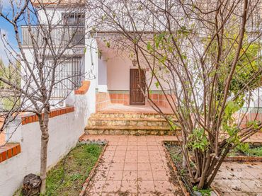 Casa aparellada en venda a Calle BOABDIL