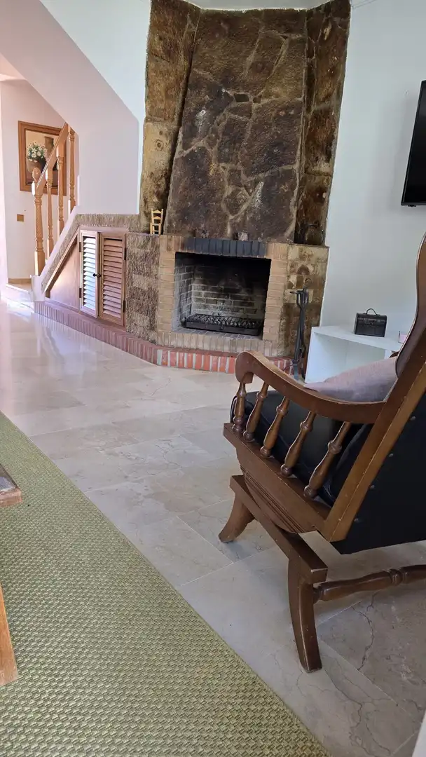Sala d'estar de Casa adosada en venda en Marbella amb Jardí privat, Terrassa i Traster
