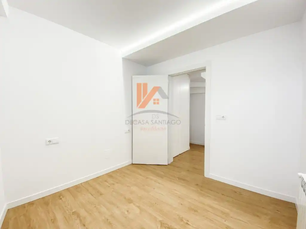 Casa adosada en venta en Santiago de Compostela  con Balcón