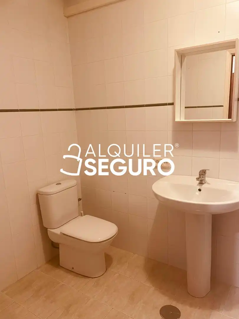 Bathroom of Flat for rent in Toledo  with Heating