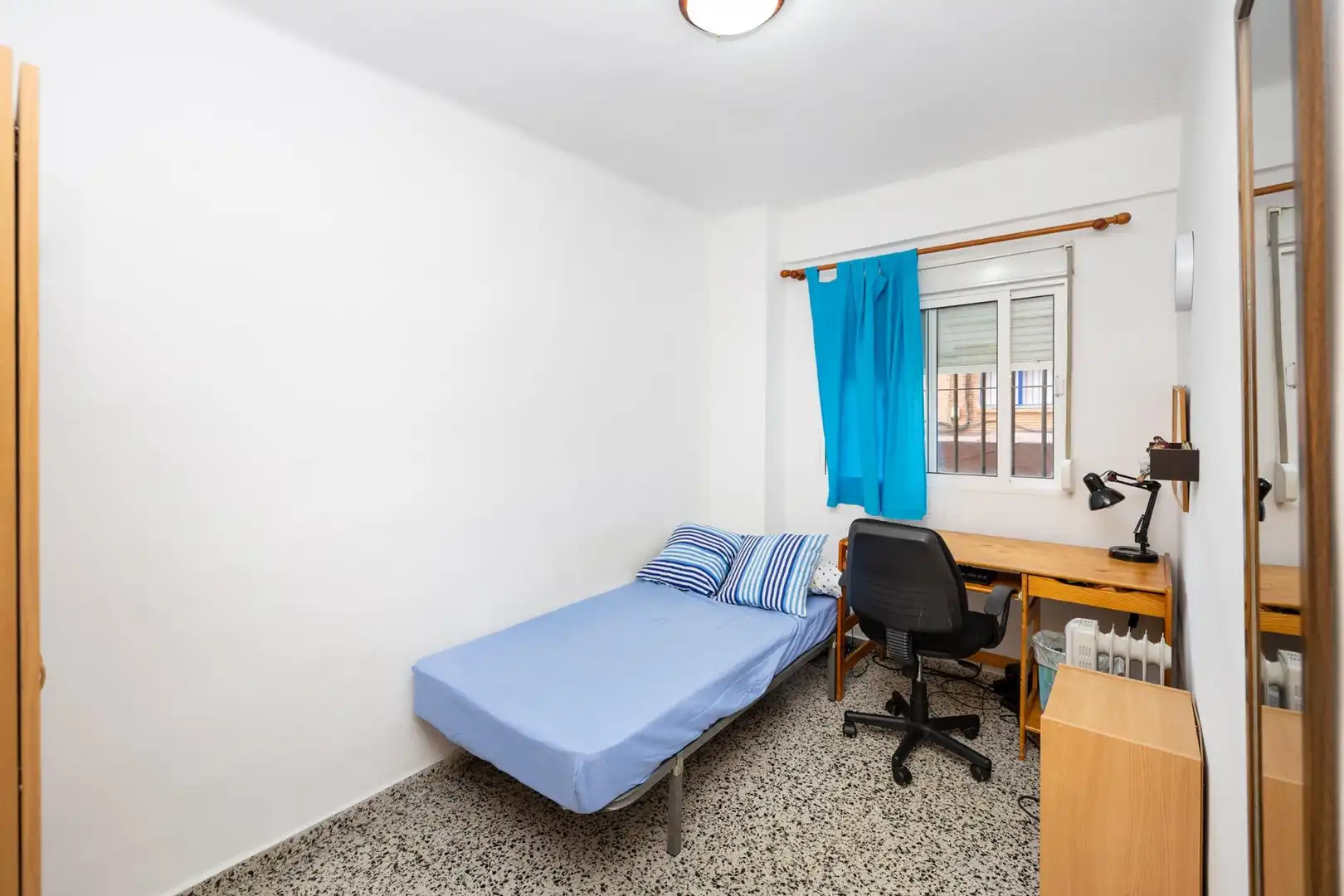 Bedroom of Flat for sale in Granada  with Terrace, Furnished and Balcony