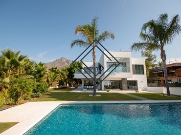 Xalet amb piscina en venda a Milla de Oro
