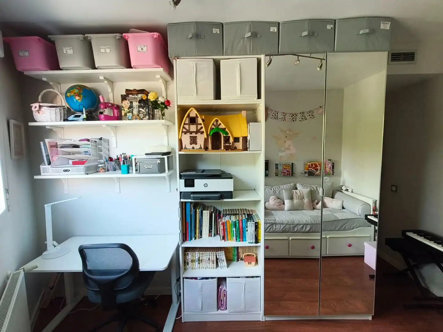 Bedroom of Flat for sale in  Madrid Capital  with Air Conditioner and Balcony