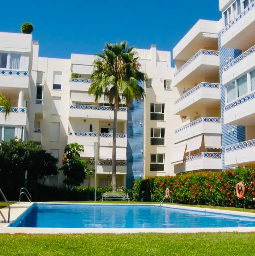 Außenansicht von Wohnung zur Miete in Marbella mit Klimaanlage, Terrasse und Möbliert