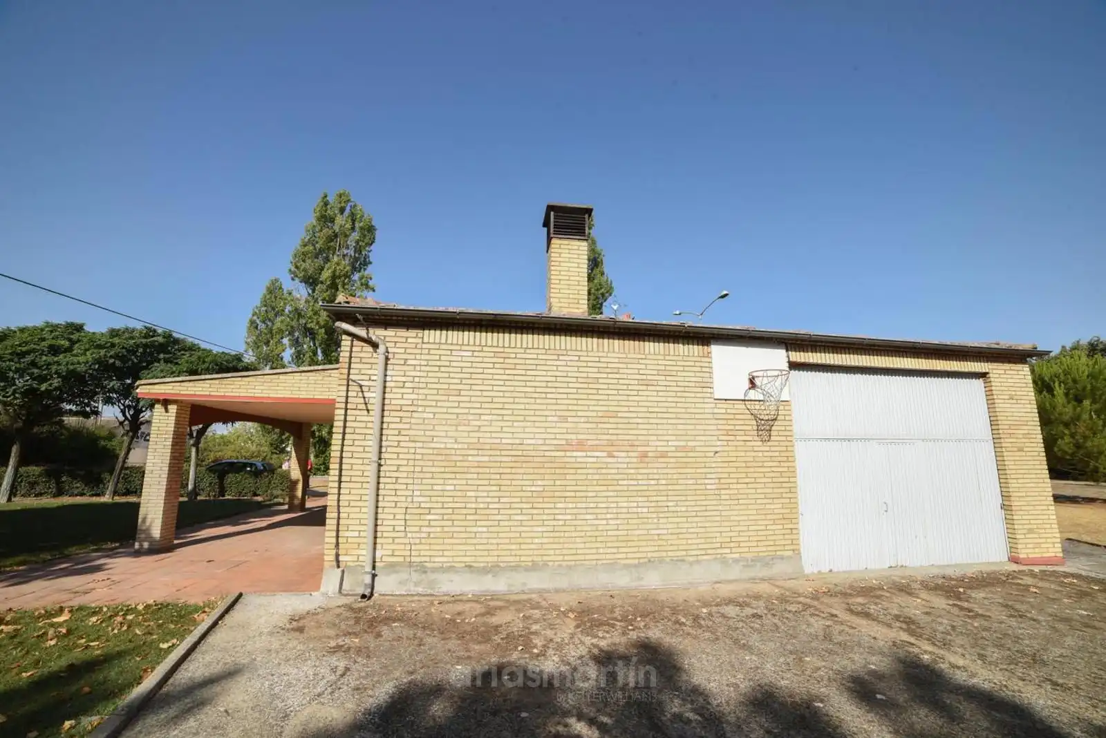 Vista exterior de Casa o xalet en venda en Salamanca amb Jardí privat, Terrassa i Piscina