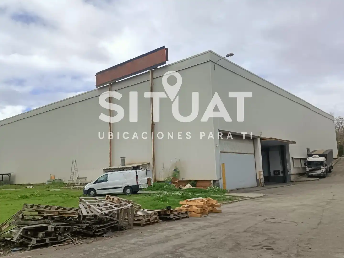 Vista exterior de Nave industrial en venta en Castellbisbal con Calefacción y Alarma