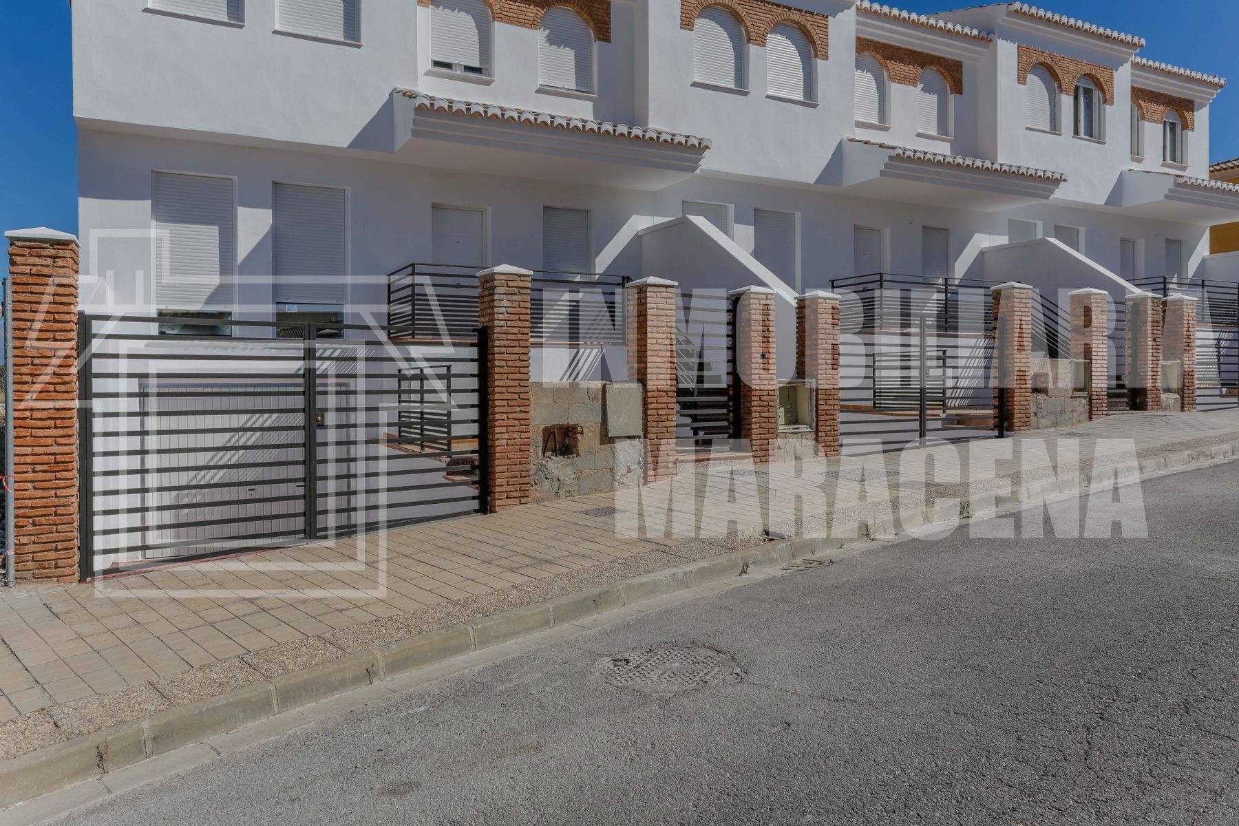 Casa adosada en venda a Láchar