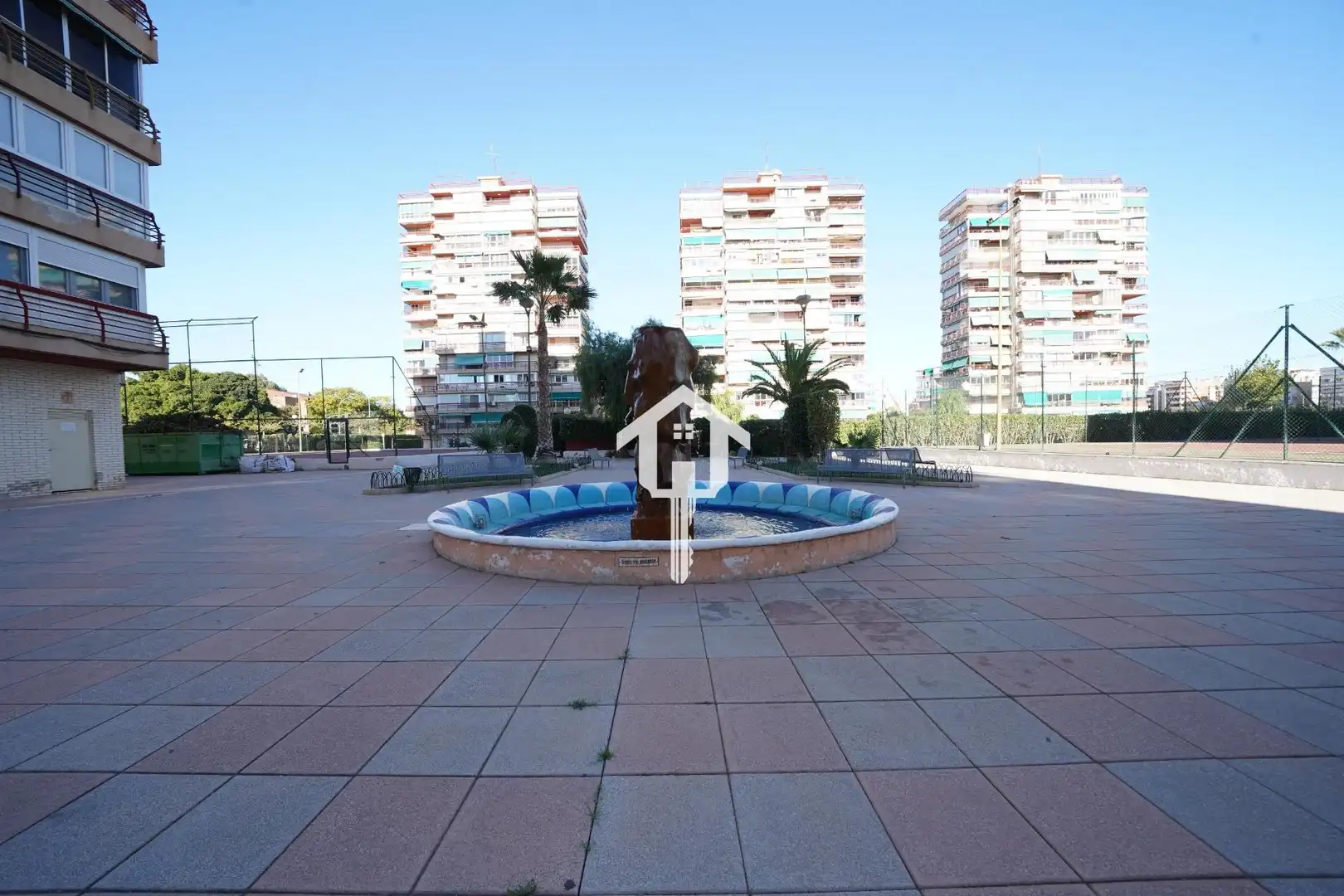 Vista exterior de Pis en venda en Alicante / Alacant amb Terrassa, Moblat i Piscina comunitària
