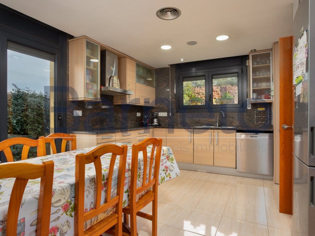 Cocina de Casa o chalet en venta en Girona Capital con Aire acondicionado