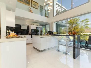 Chalet con piscina en venta en Calle Lago 'Cala-Golf'