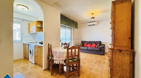 Apartamento con piscina comunitaria, en la provincia de Alicante, en la ciudad de Torrevieja, en la zona de La Mata. 2 habitacione