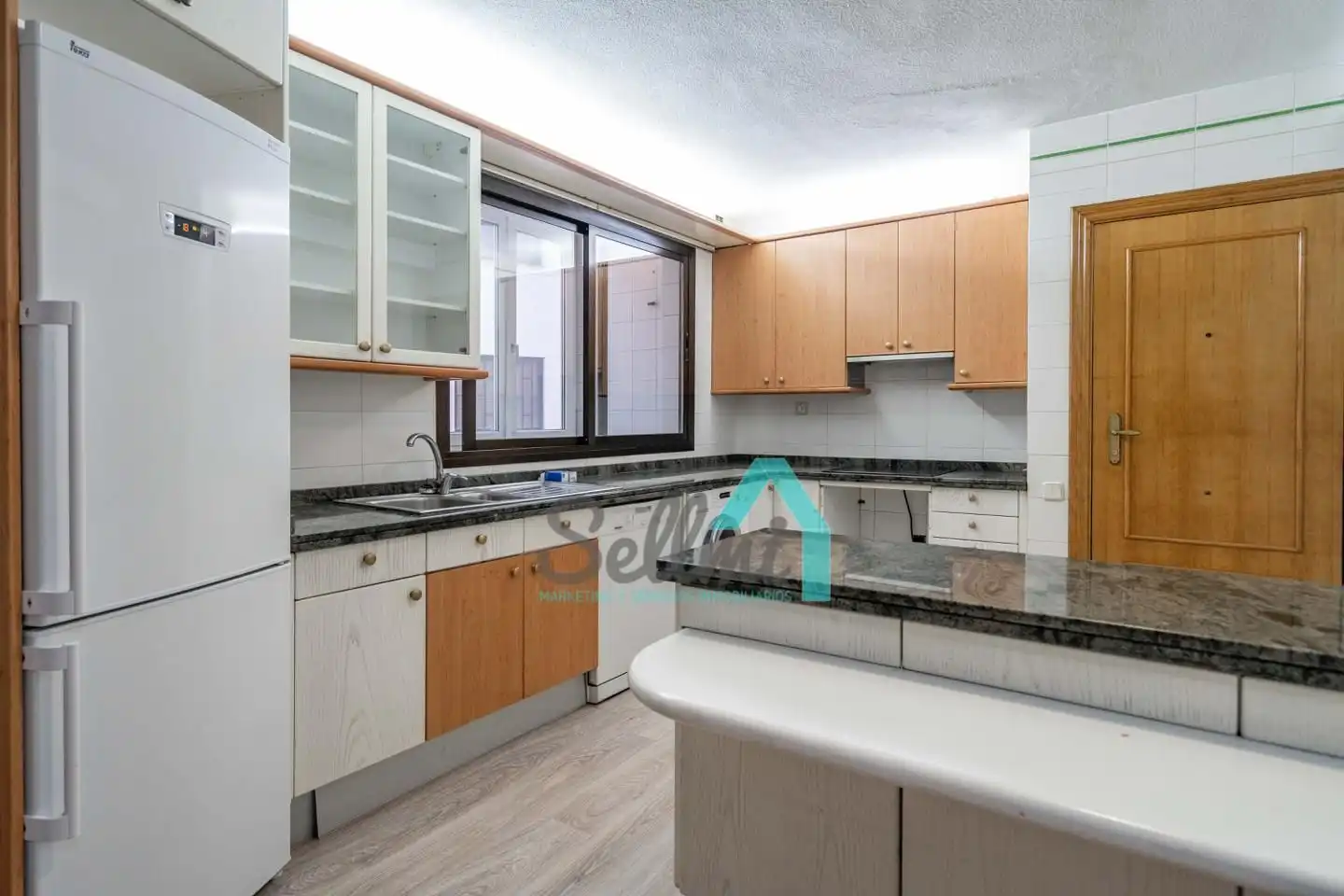 Cocina de Piso en venta en Oviedo  con Calefacción, Parquet y Terraza